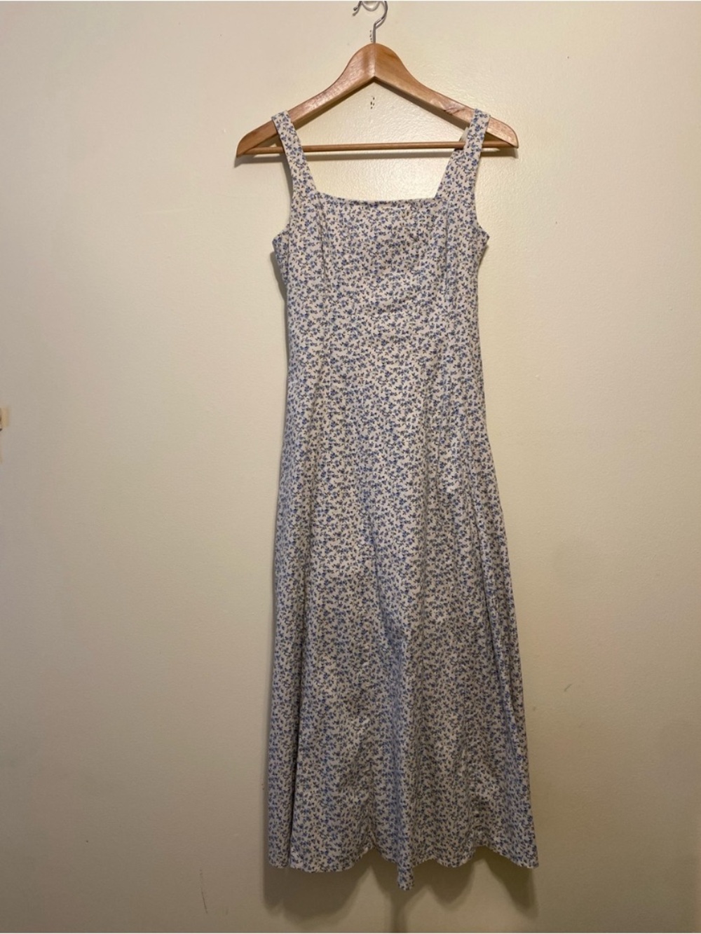 Abercrombie & Fitch Beautiful Floral print  MIDI Dress with pockets. Size S